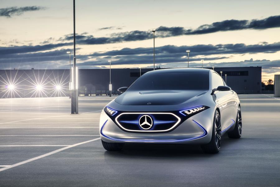  Mercedes-Benz Concept EQA 2017 года  (фото 2 из 20)